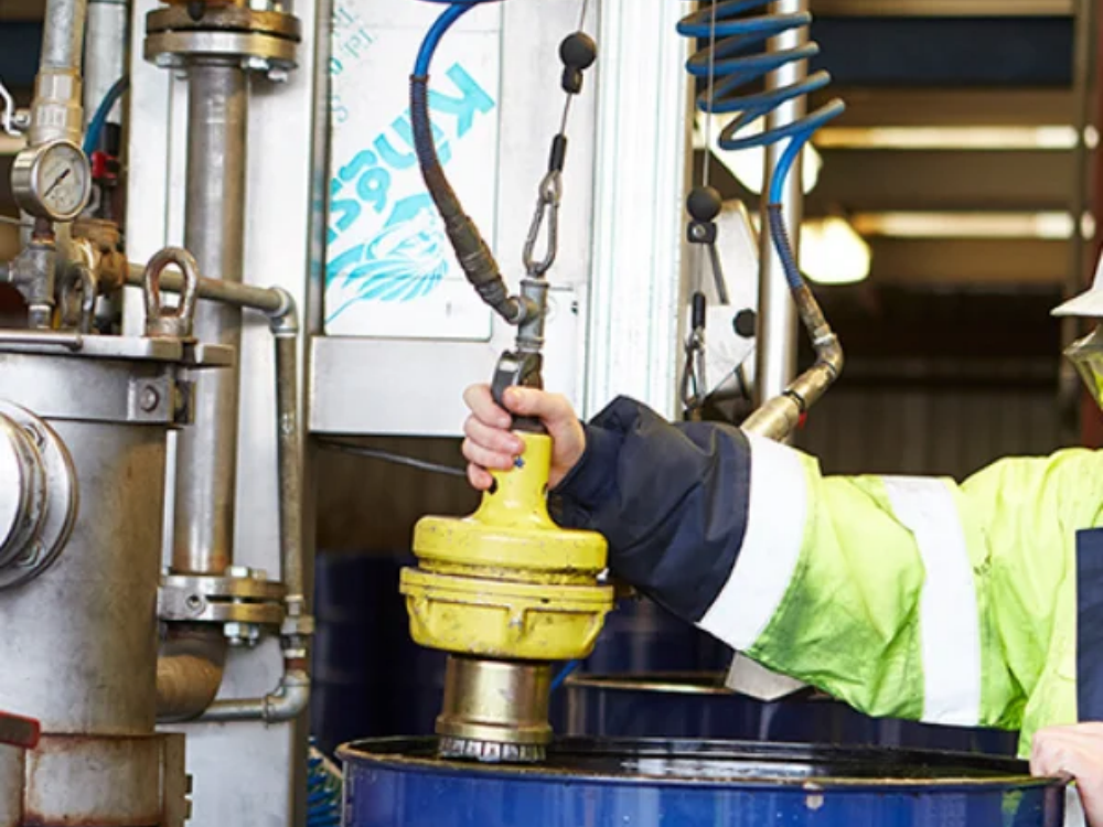 Ouvrier Multisol sur plateforme extraction hydrocarbures